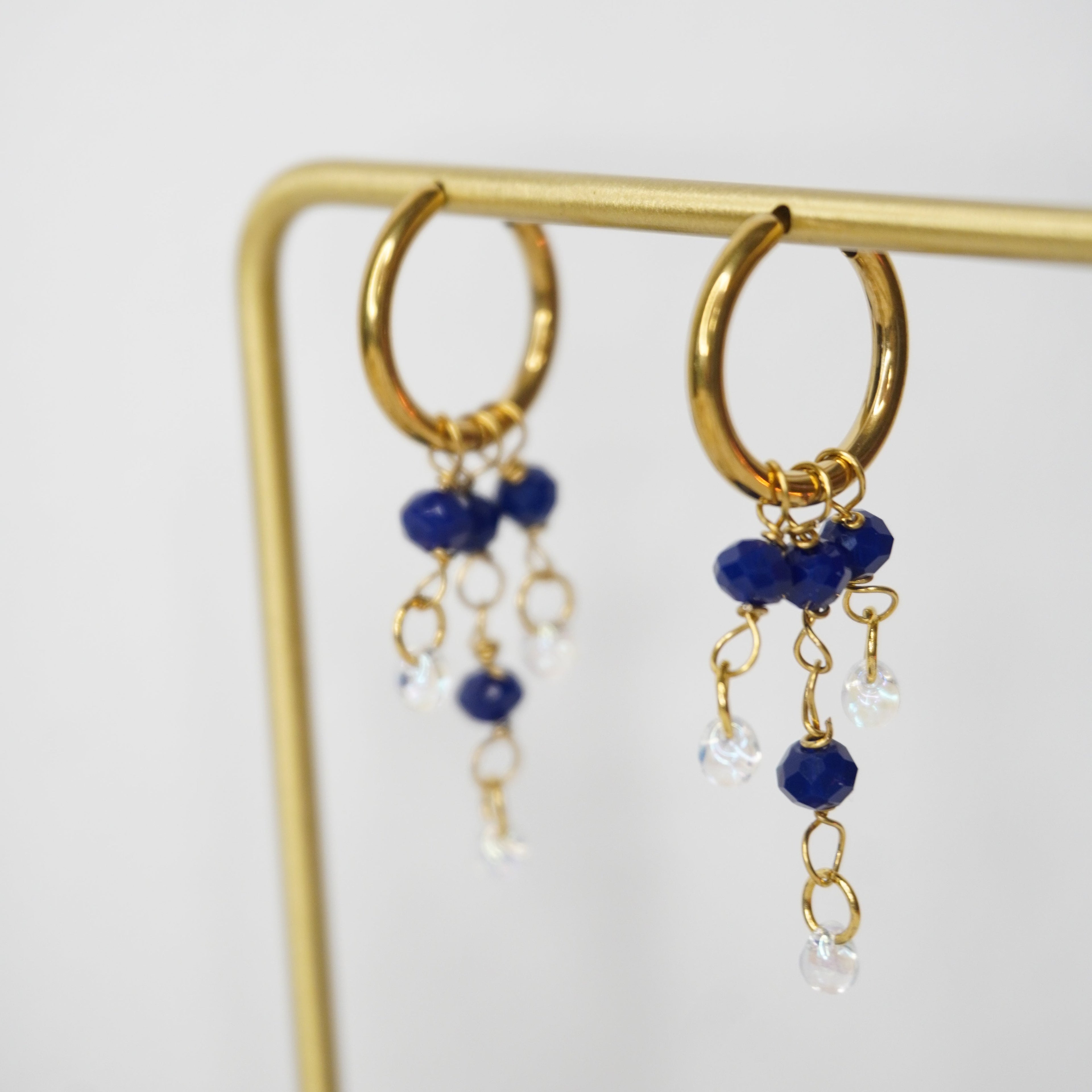 Boucles d'oreille Suzanne en acier inoxydable et perles de verre, faits main à Toulouse