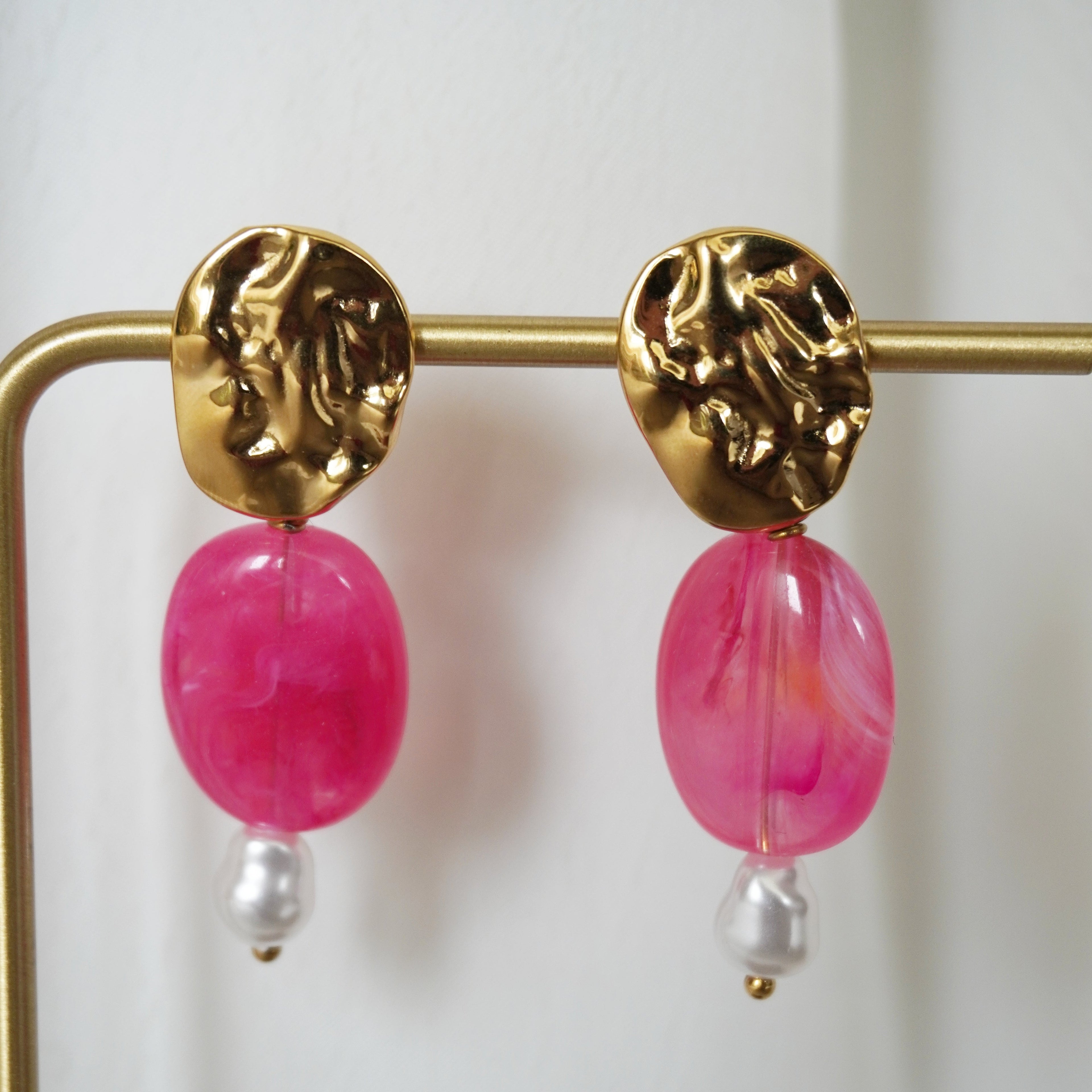 Boucles d'oreilles Carry en acier inoxydable et perles en résine roses