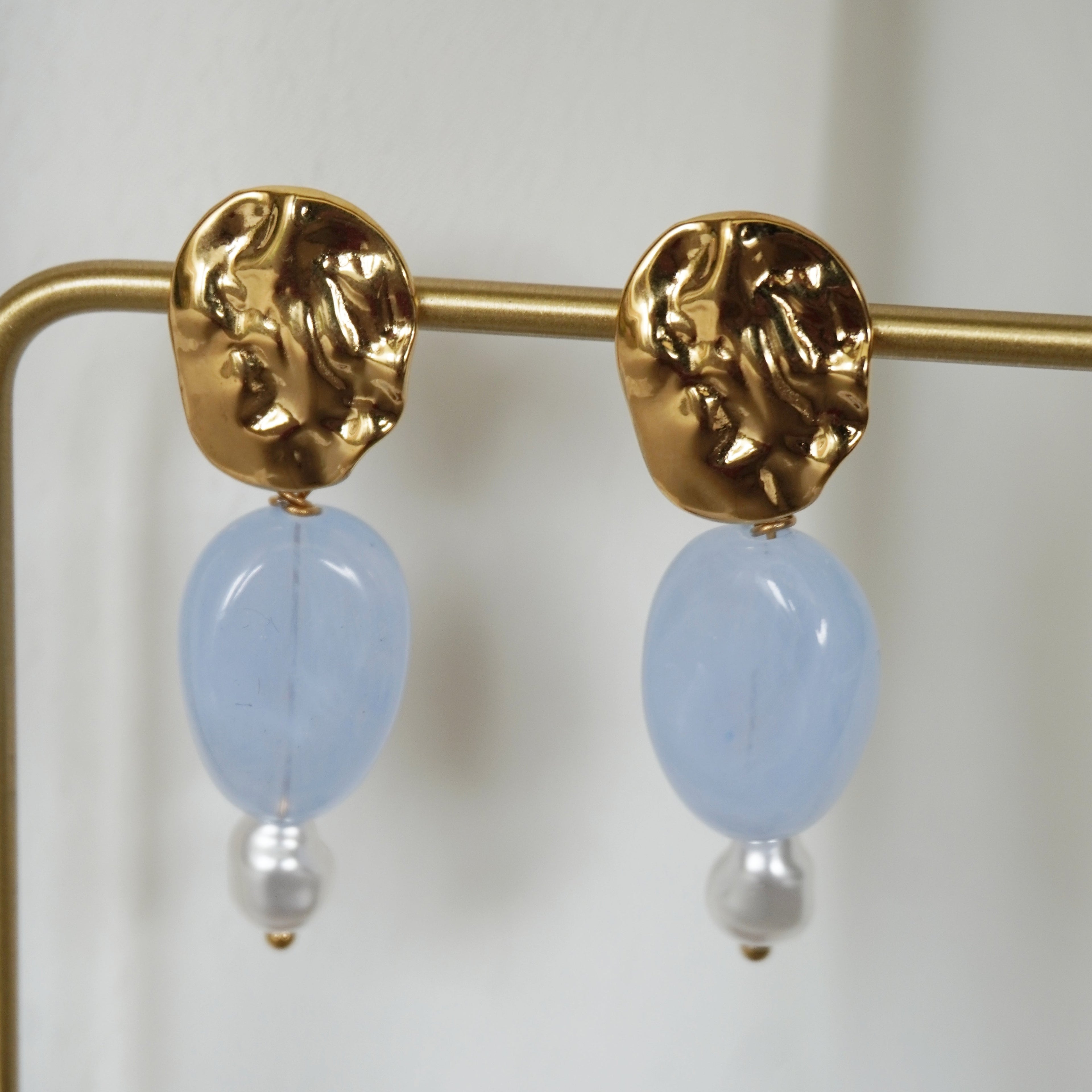 Boucles d'oreilles Carry en acier inoxydable et perles en résine bleues
