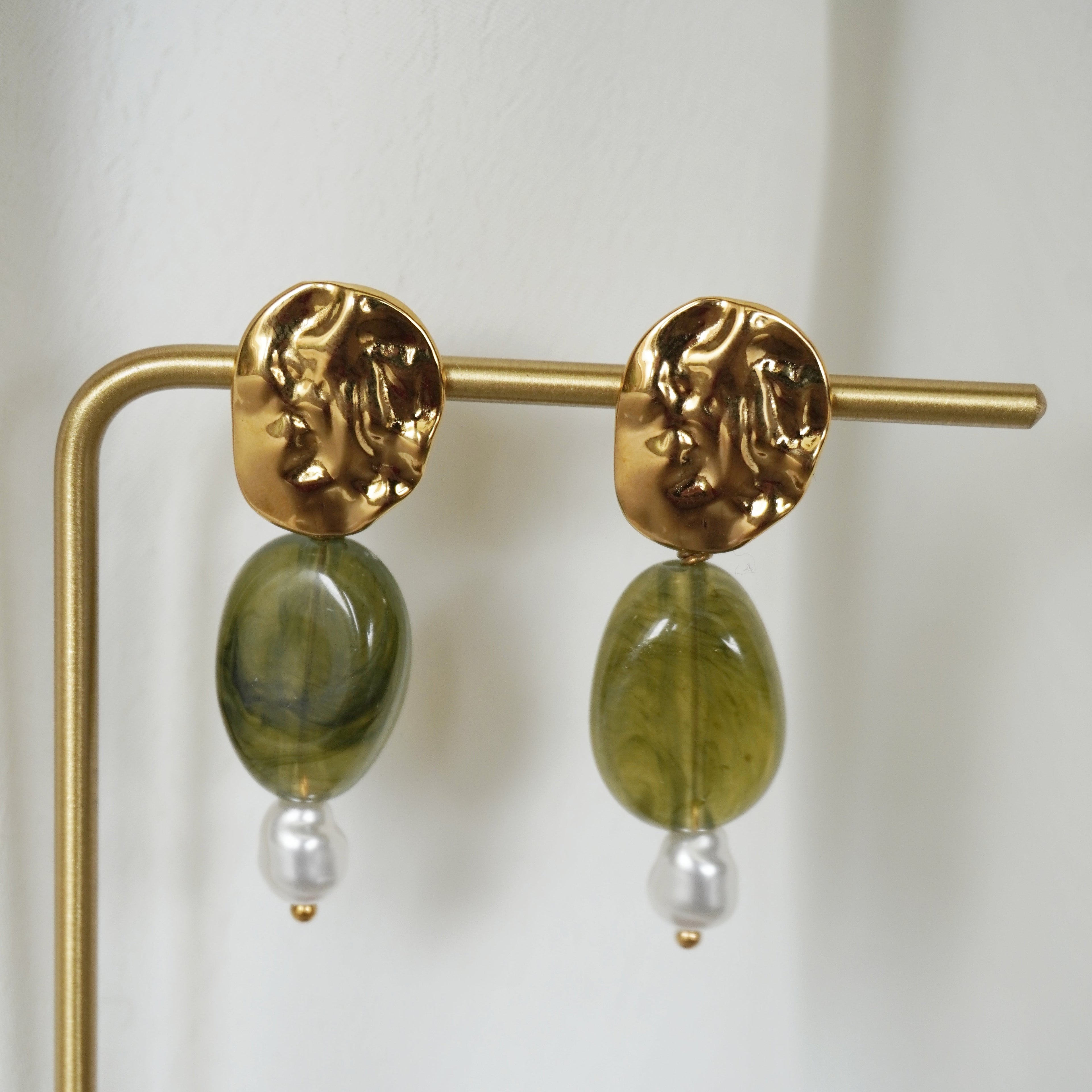 Boucles d'oreilles Carry en acier inoxydable et perles en résine vertes