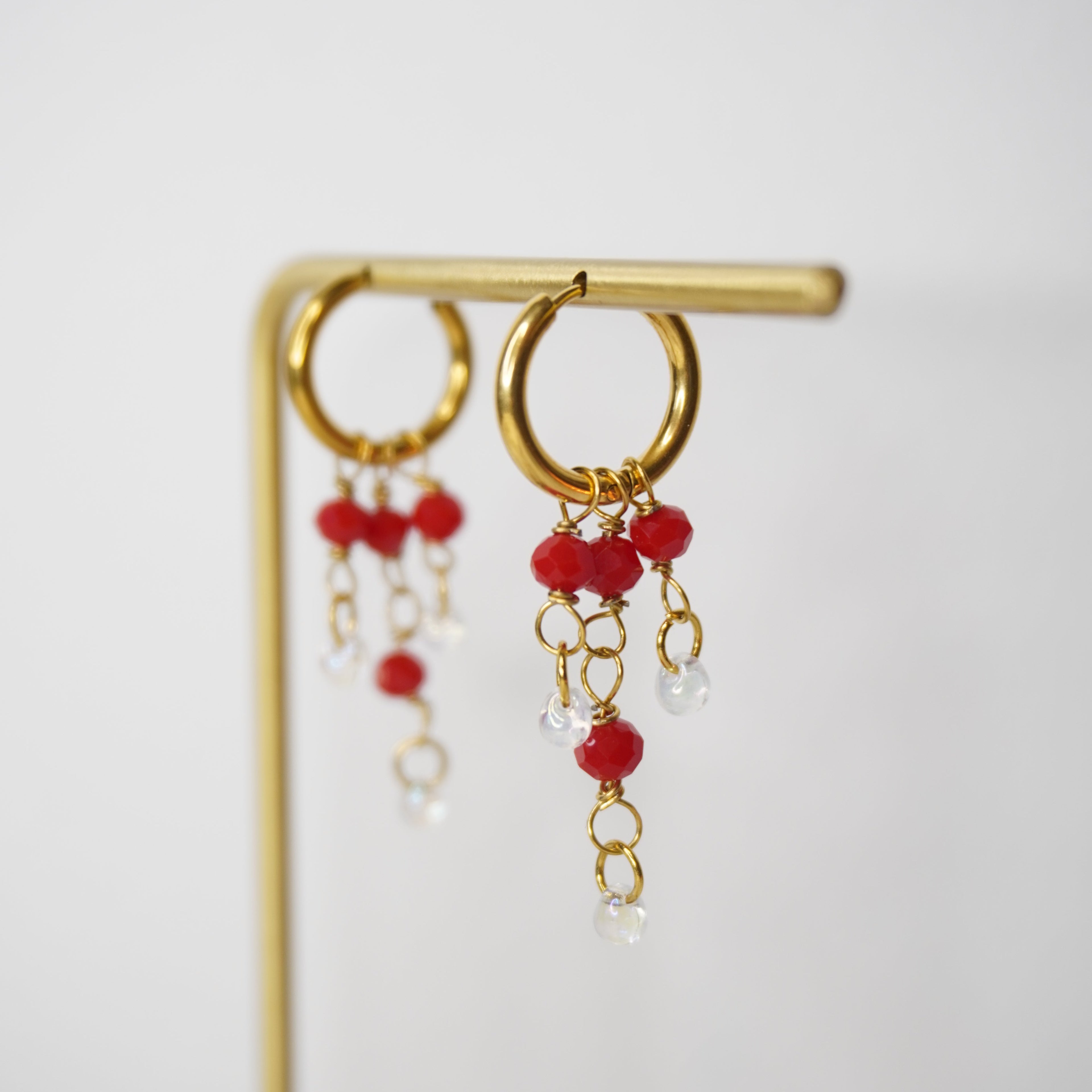 Boucles d'oreille Suzanne en acier inoxydable et perles de verre, faits main à Toulouse