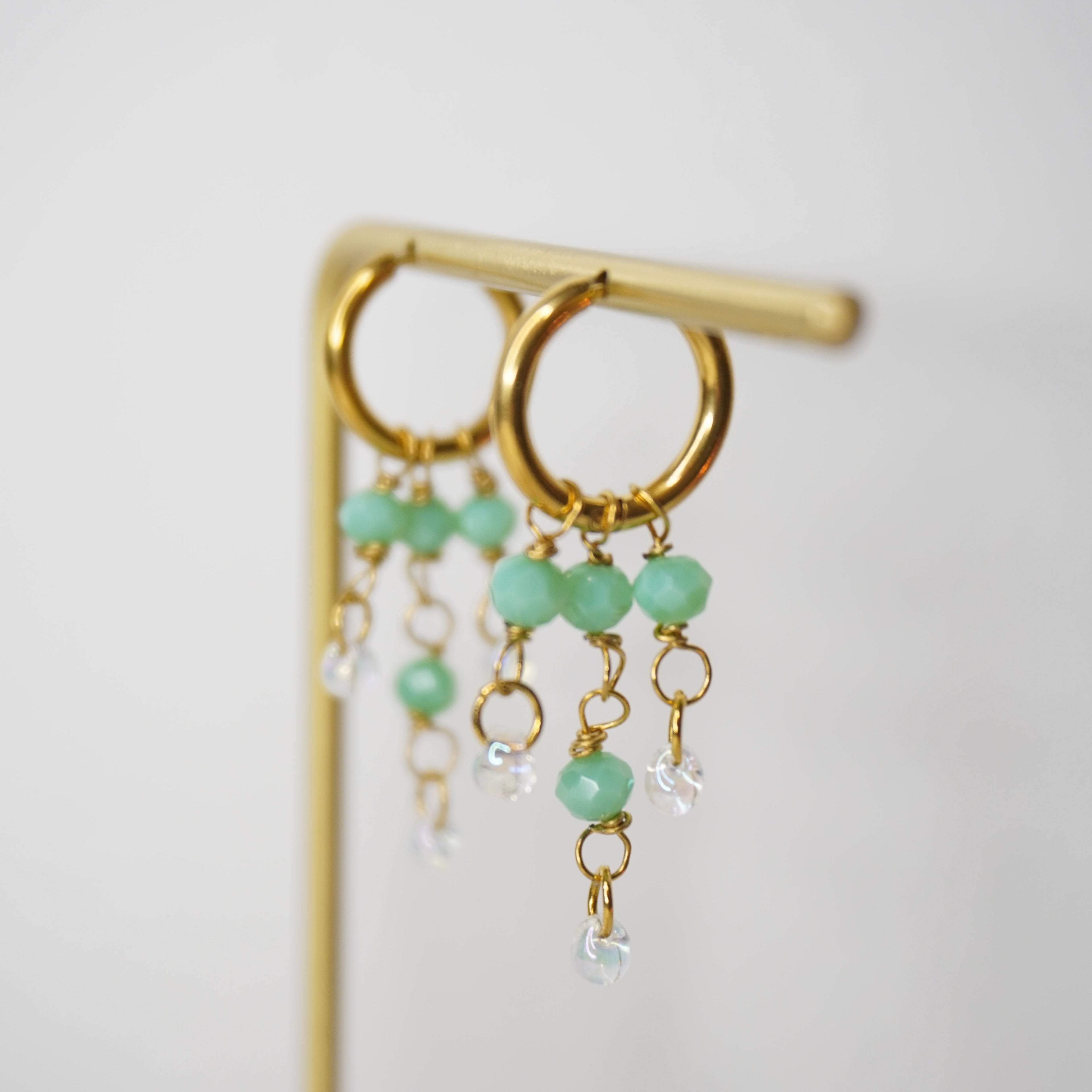 Boucles d'oreille Suzanne en acier inoxydable et perles de verre, faits main à Toulouse
