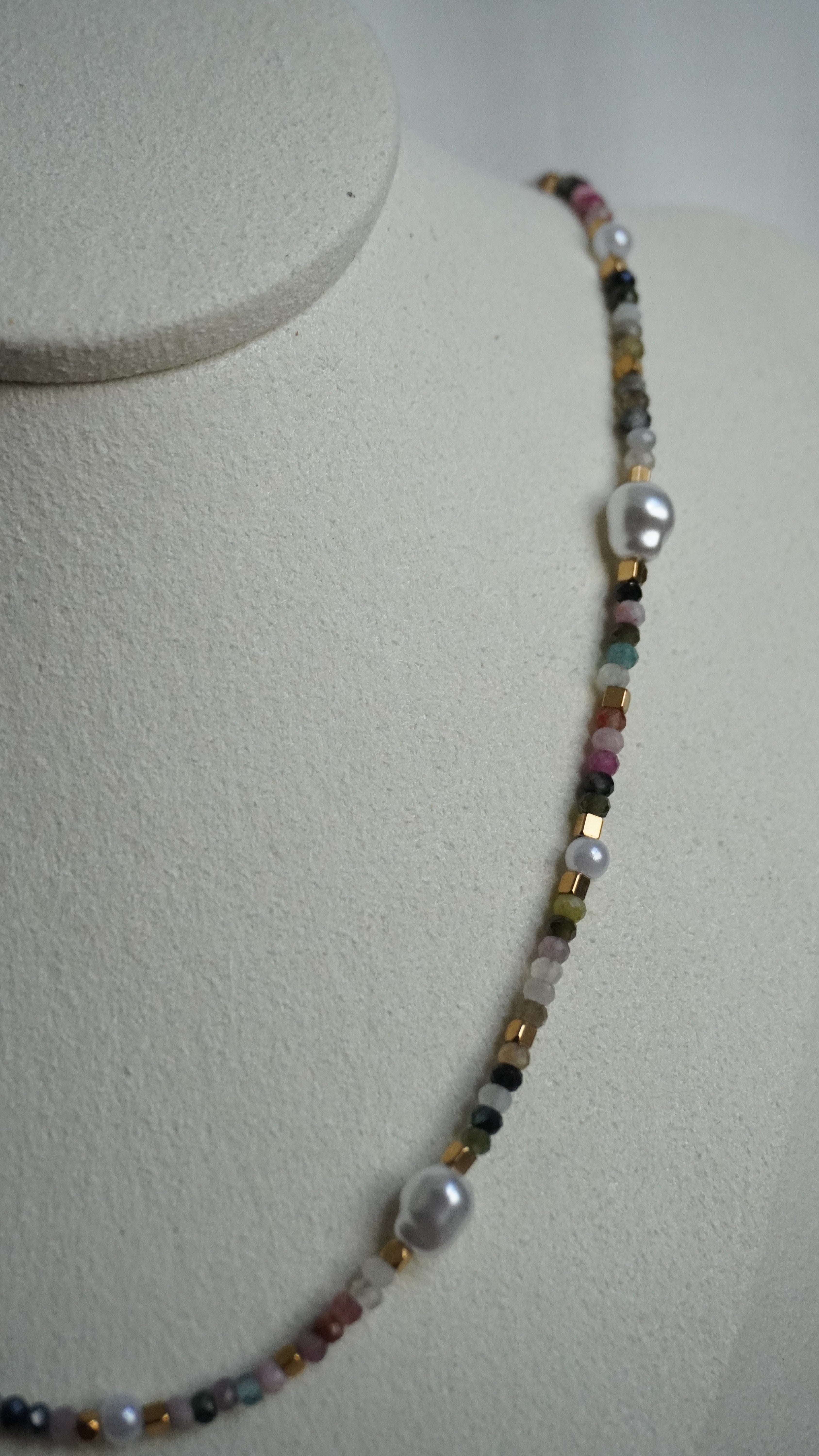 Collier Azur en acier inoxydable et pierres naturelles multicolores, faits main à Toulouse