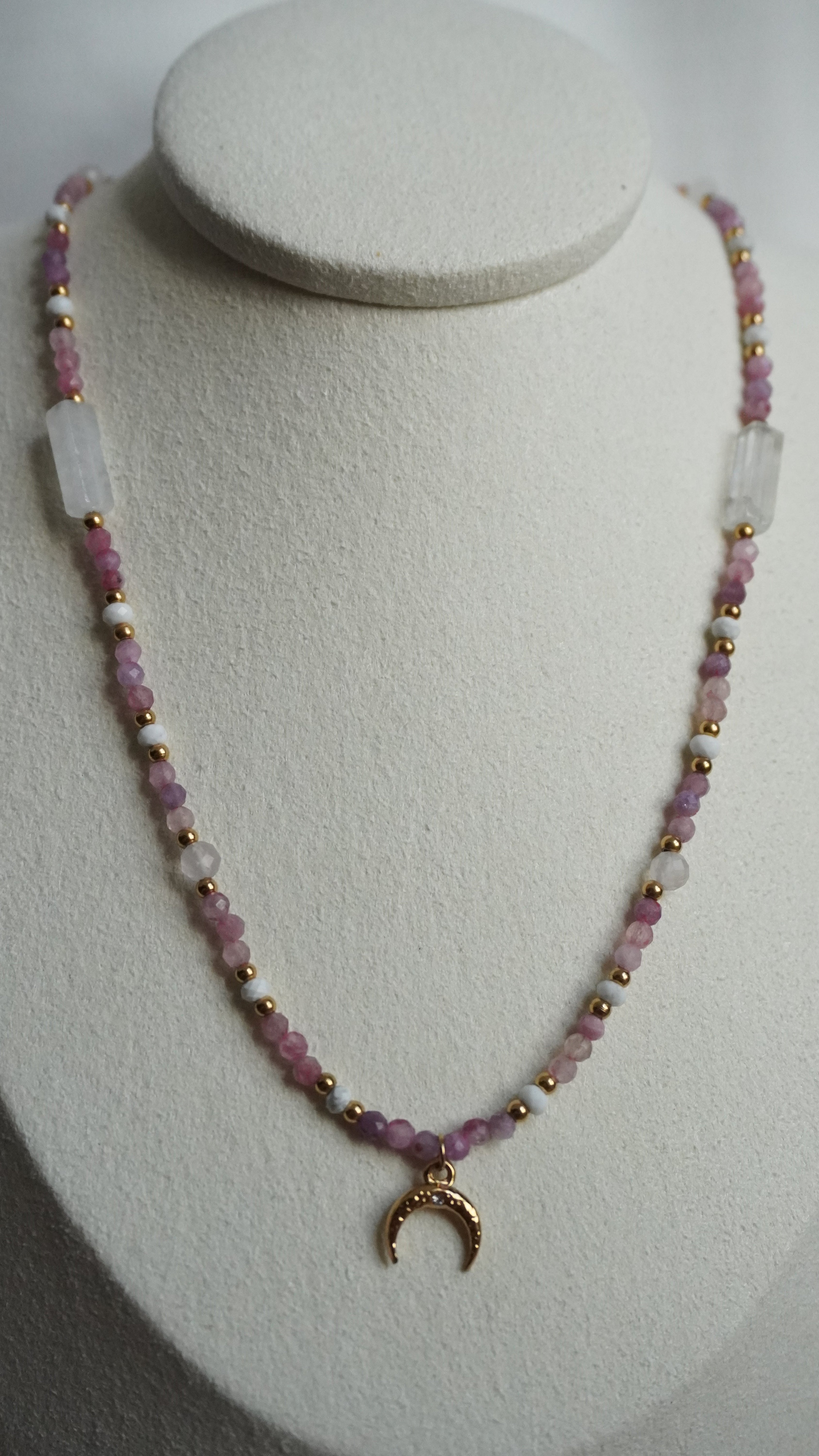 Collier Azur en acier inoxydable et pierres naturelles roses, faits main à Toulouse