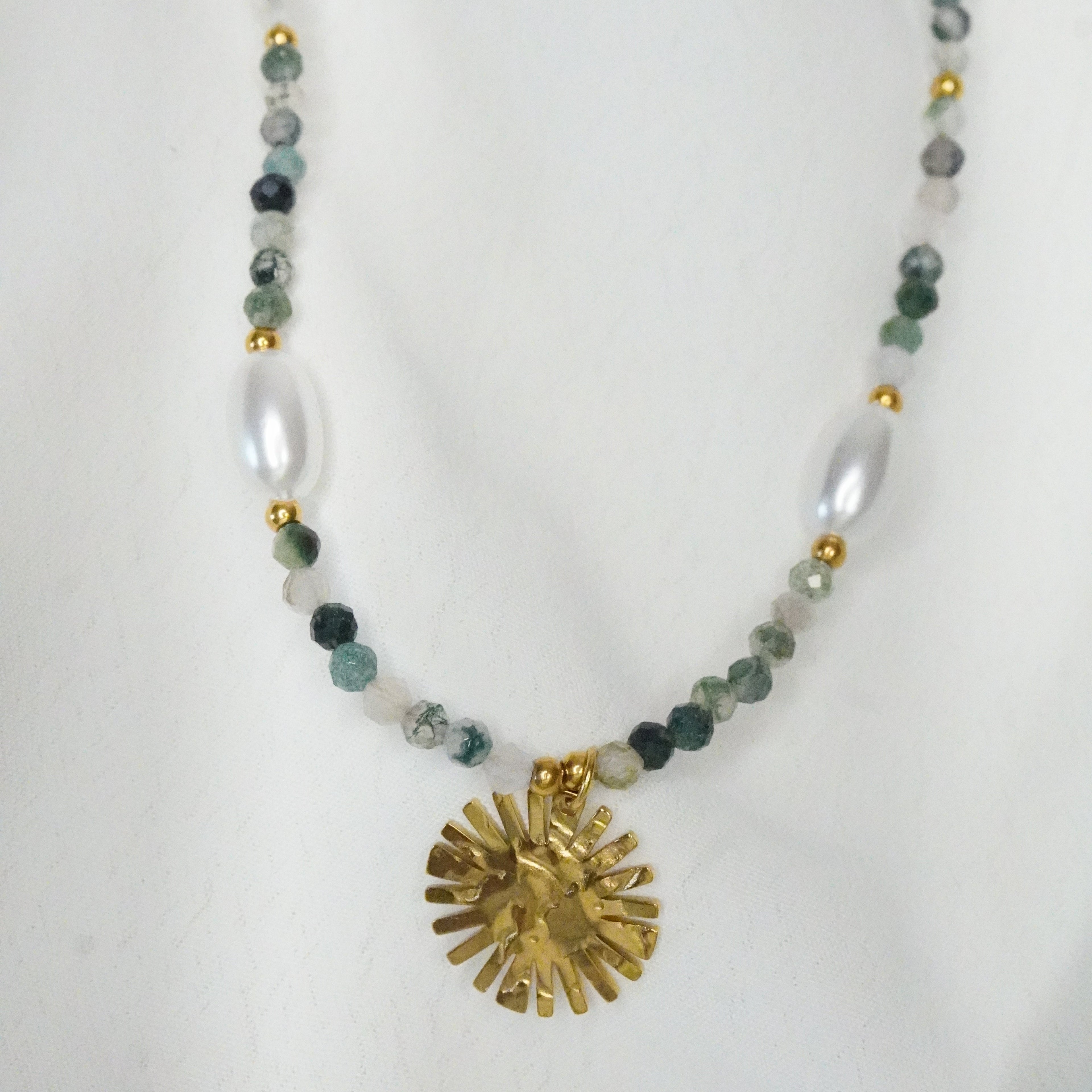Collier Azur en acier inoxydable et pierres naturelles vertes, faits main à Toulouse