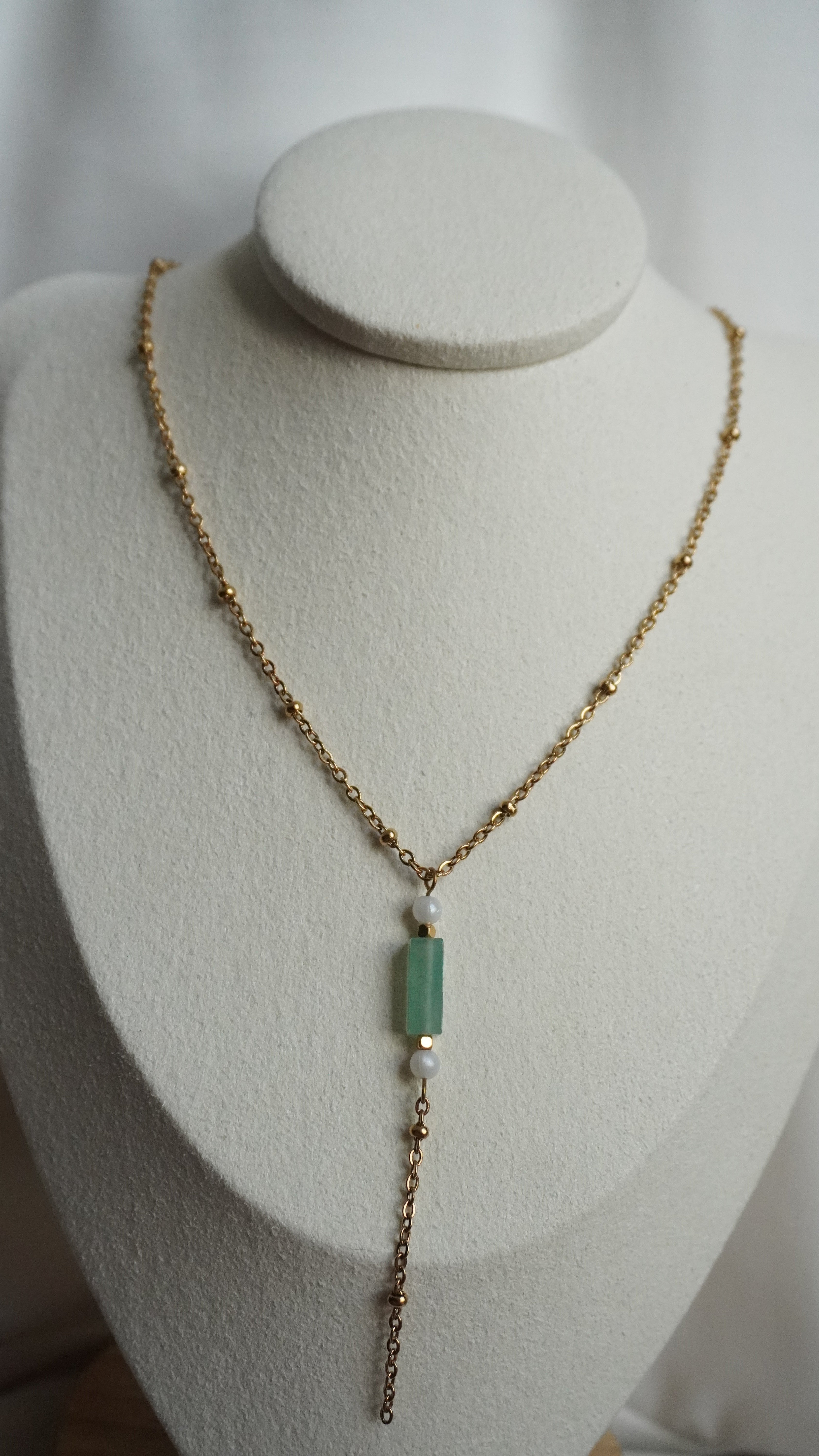 Collier Néris, décolleté, faits main, acier inoxydable et pierre naturelles vert d'eau