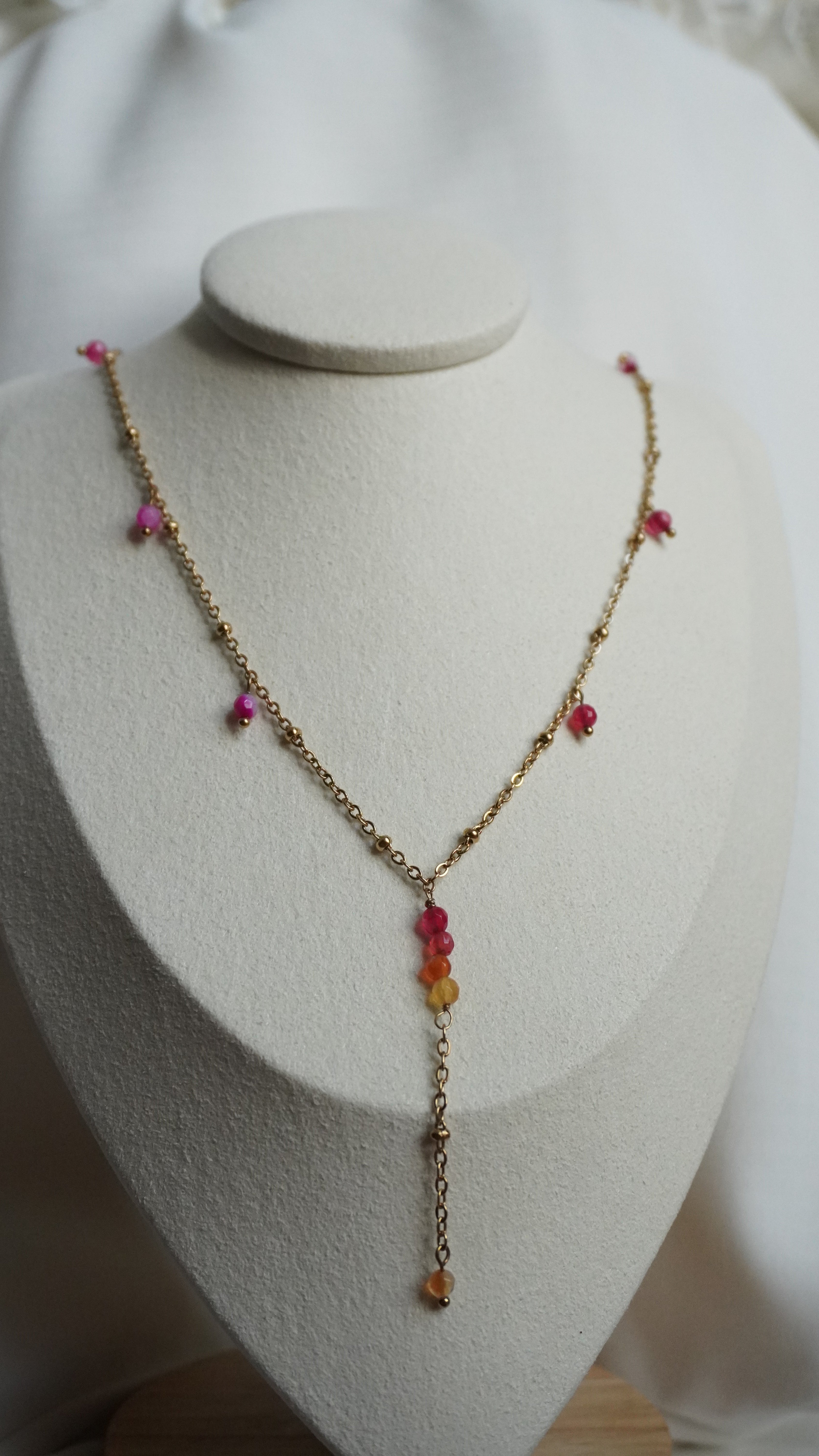 Collier Néris, décolleté, faits main, acier inoxydable et pierre naturelles roses