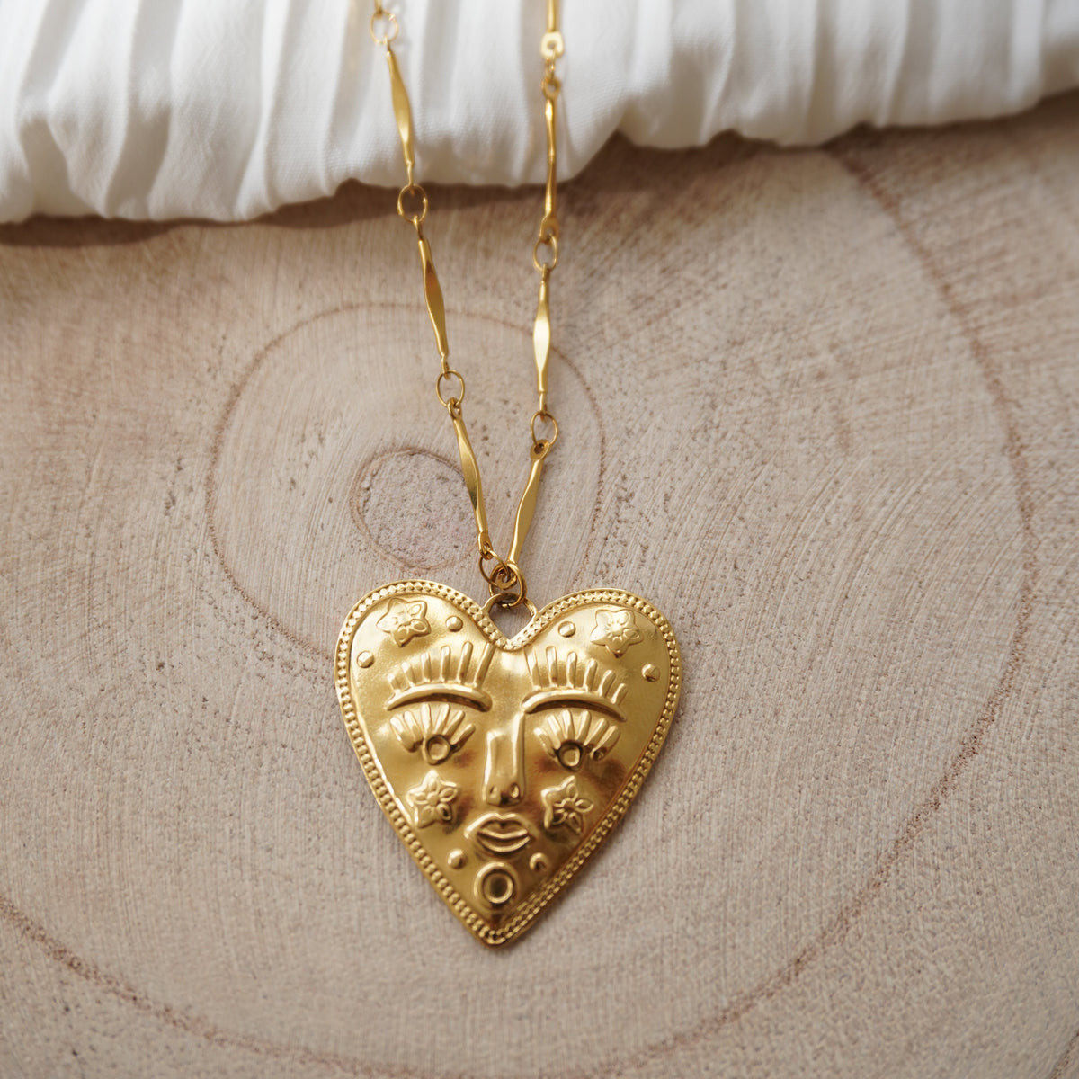 Collier Lucy
